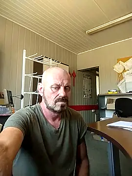 Snapshot of wilkalfa chatting on 05-26-26, 10:33 wilkalfa online show from 05-26-26, 10:33