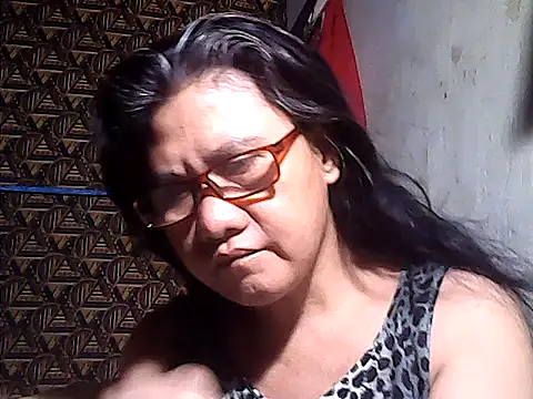 Snapshot of sweetsosie18 chatting on 06-06-26, 04:01 sweetsosie18 online show from 06-06-26, 04:01