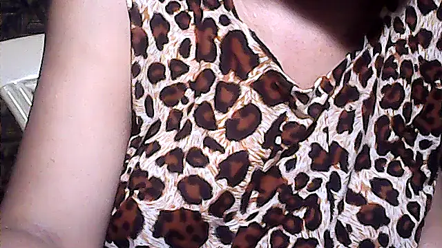 Snapshot of sweetsosie18 chatting on 07-15-26, 02:33 sweetsosie18 online show from 07-15-26, 02:33