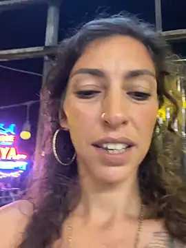 Snapshot of amanilouve chatting on 02-23-25, 04:24 amanilouve online show from 02-23-25, 04:24