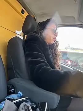 Snapshot of amanilouve chatting on 03-05-26, 10:11 amanilouve online show from 03-05-26, 10:11