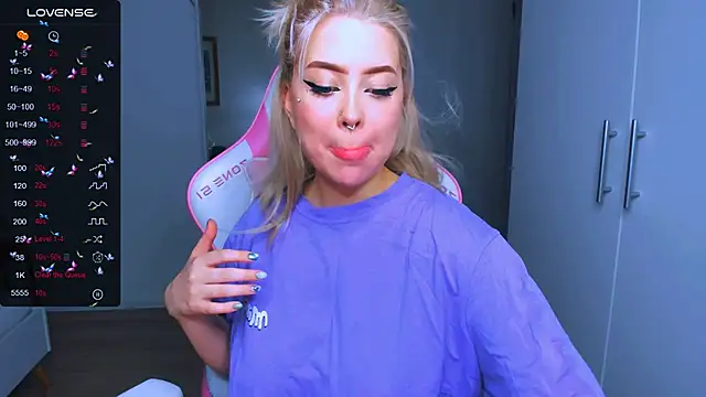 MonaLauu online show from 12-09-24, 11:24