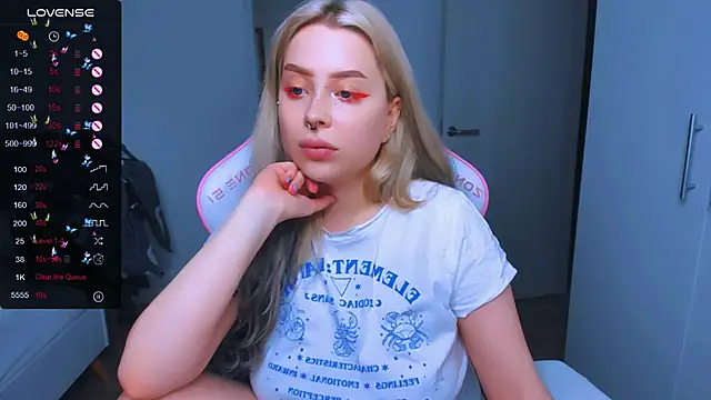 MonaLauu online show from 01-23-25, 04:59