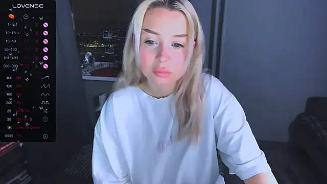 MonaLauu online show from 01-15-26, 03:44