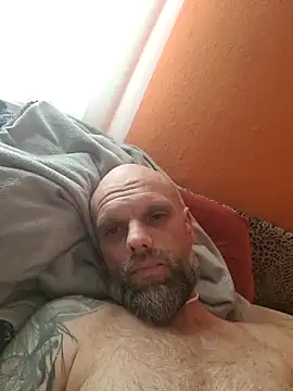 Snapshot of Ladyshaker82 chatting on 11-26-25, 12:28 Ladyshaker82 online show from 11-26-25, 12:28