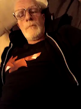 Snapshot of ClubbyEuphory chatting on 04-19-26, 12:33 ClubbyEuphory online show from 04-19-26, 12:33
