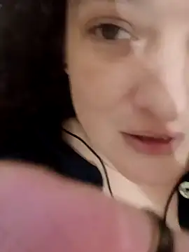 Snapshot of Bella_melada chatting on 10-20-25, 11:05 Bella melada online show from 10-20-25, 11:05