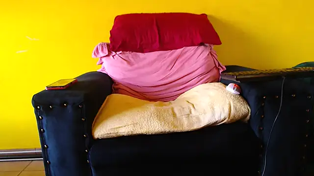 Snapshot of zuluboyxx chatting on 01-06-26, 07:01 zuluboyxx online show from 01-06-26, 07:01