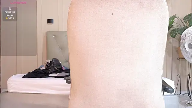 nicol snow online show from 10-10-25, 01:43