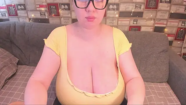 Snapshot of VickyBoobs chatting on 02-12-25, 11:40 VickyBoobs online show from 02-12-25, 11:40