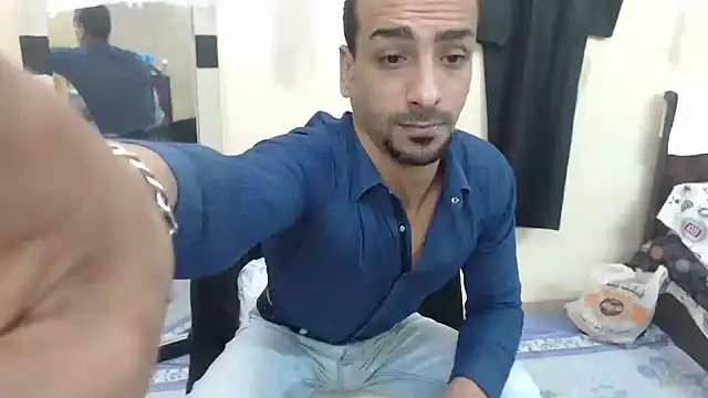 Snapshot of highguy chatting on 12-04-24, 08:12 highguy online show from 12-04-24, 08:12