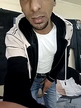 Snapshot of highguy chatting on 12-24-24, 01:16 highguy online show from 12-24-24, 01:16