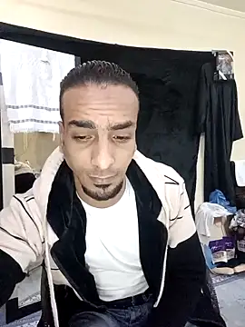 Snapshot of highguy chatting on 01-09-25, 07:21 highguy online show from 01-09-25, 07:21