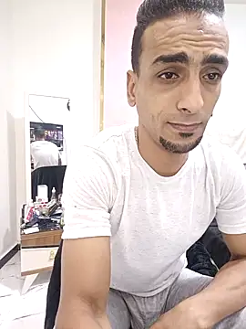 Snapshot of highguy chatting on 10-01-25, 02:39 highguy online show from 10-01-25, 02:39