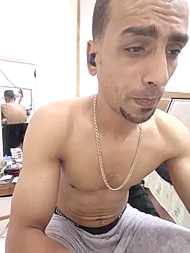 Snapshot of highguy chatting on 10-10-25, 03:49 highguy online show from 10-10-25, 03:49
