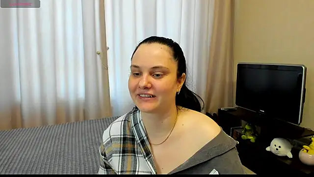 Snapshot of AlanaBrox chatting on 05-18-26, 10:43 AlanaBrox online show from 05-18-26, 10:43