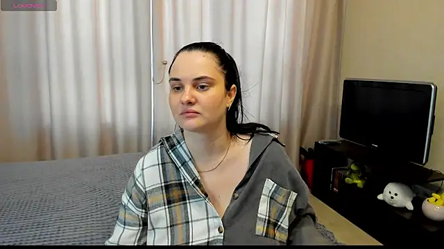 Snapshot of AlanaBrox chatting on 05-23-26, 04:11 AlanaBrox online show from 05-23-26, 04:11