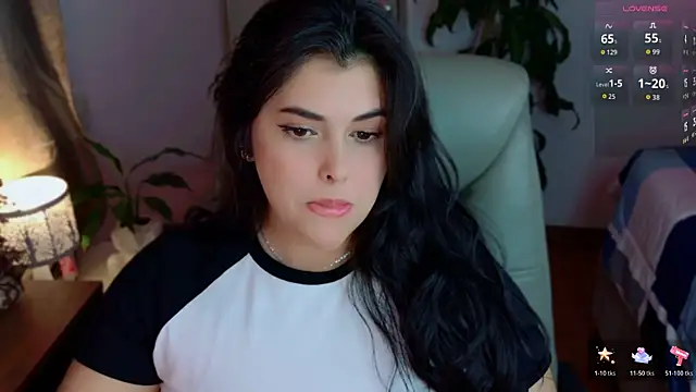 Snapshot of Alyaa_s chatting on 07-26-26, 01:36 Alyaa s online show from 07-26-26, 01:36