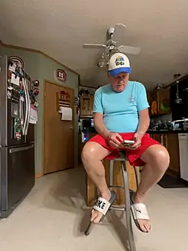 Snapshot of mailmanmark chatting on 09-17-25, 04:41 mailmanmark online show from 09-17-25, 04:41