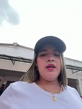 Snapshot of Sarita-candy chatting on 07-17-26, 08:57 Sarita-candy online show from 07-17-26, 08:57