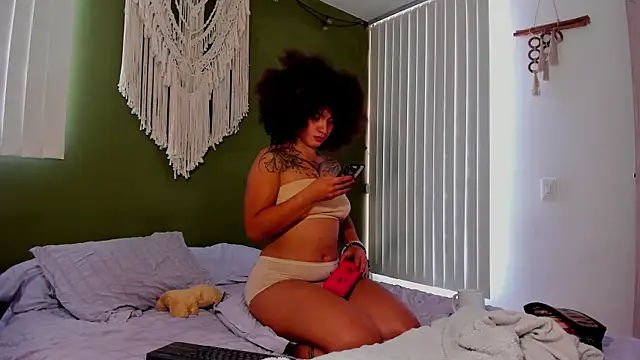 Snapshot of karlye_5 chatting on 12-19-25, 06:59 karlye 5 online show from 12-19-25, 06:59