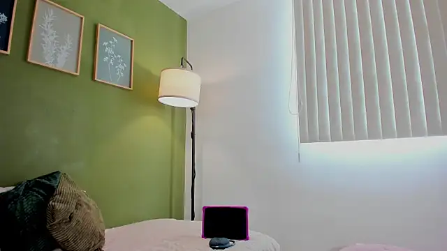 Snapshot of karlye_5 chatting on 02-25-26, 01:43 karlye 5 online show from 02-25-26, 01:43