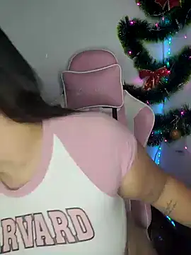 Snapshot of ValerieDiiamond chatting on 12-18-24, 04:20 ValerieDiiamond online show from 12-18-24, 04:20