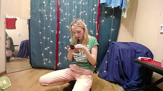 Snapshot of all_shades_dreams chatting on 02-20-25, 05:40 all shades dreams online show from 02-20-25, 05:40