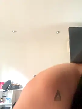 Emiily W online show from 10-31-25, 05:14