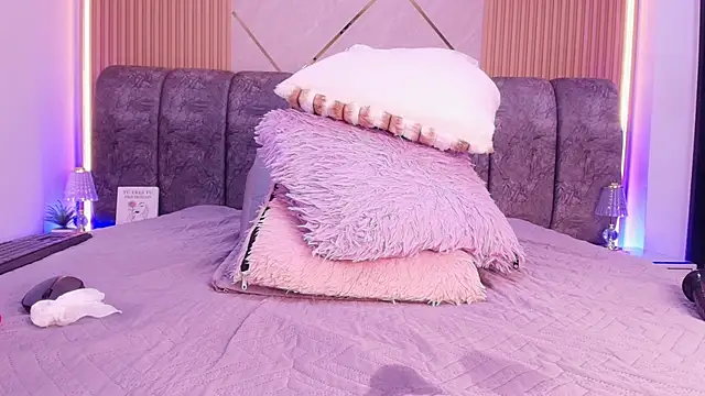 naia blessed online show from 04-17-26, 10:57