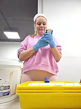 Snapshot of Bondgirl_013 chatting on 01-15-26, 03:16 Bondgirl 013 online show from 01-15-26, 03:16