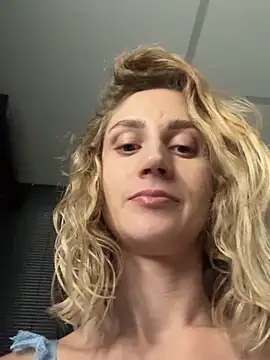 Snapshot of Feral_berry_8133 chatting on 09-29-25, 07:51 Feral berry 8133 online show from 09-29-25, 07:51