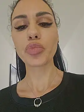 Snapshot of Lorettelorena chatting on 06-27-26, 12:22 Lorettelorena online show from 06-27-26, 12:22