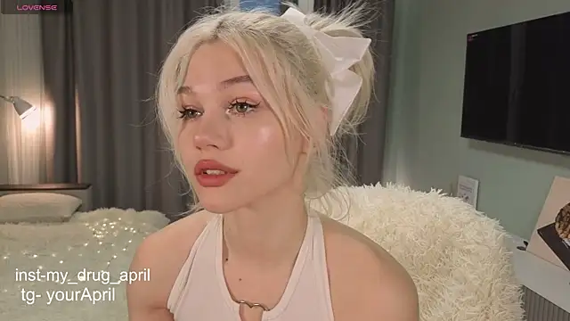 Snapshot of MyApril chatting on 11-06-25, 12:28 MyApril online show from 11-06-25, 12:28