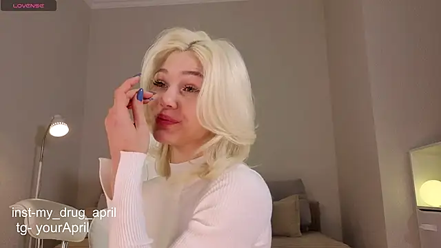 Snapshot of MyApril chatting on 12-13-25, 10:26 MyApril online show from 12-13-25, 10:26