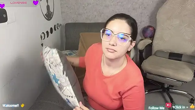 Snapshot of blue__moon_ chatting on 03-11-25, 03:26 blue moon online show from 03-11-25, 03:26