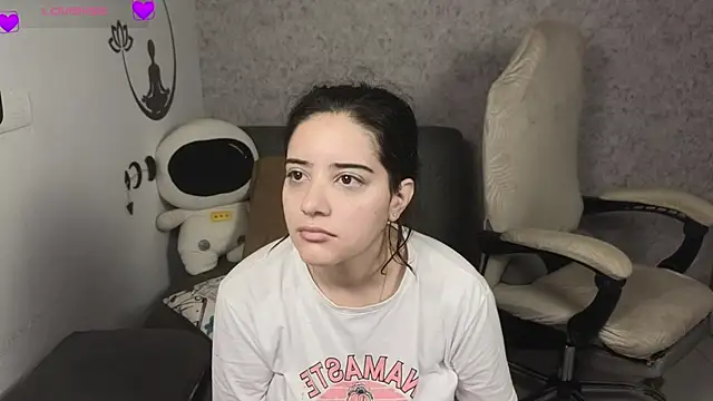 Snapshot of blue__moon_ chatting on 03-13-25, 12:37 blue moon online show from 03-13-25, 12:37