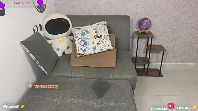 Snapshot of blue__moon_ chatting on 03-14-25, 08:42 blue moon online show from 03-14-25, 08:42