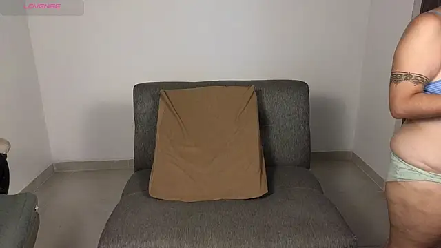 Snapshot of blue__moon_ chatting on 09-16-25, 06:42 blue moon online show from 09-16-25, 06:42