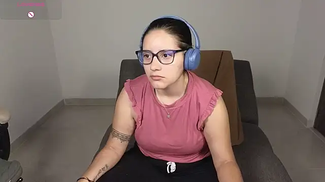 Snapshot of blue__moon_ chatting on 09-24-25, 03:10 blue moon online show from 09-24-25, 03:10