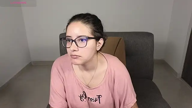 Snapshot of blue__moon_ chatting on 09-29-25, 02:16 blue moon online show from 09-29-25, 02:16