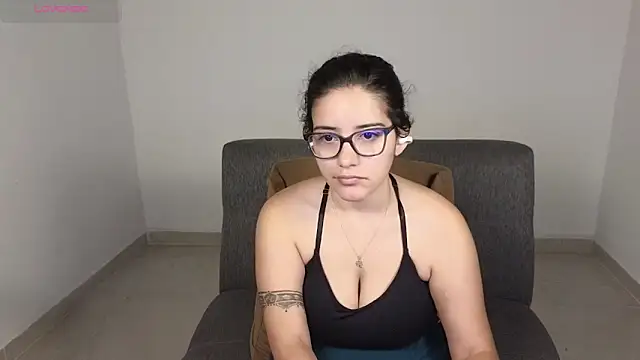 Snapshot of blue__moon_ chatting on 10-16-25, 03:51 blue moon online show from 10-16-25, 03:51