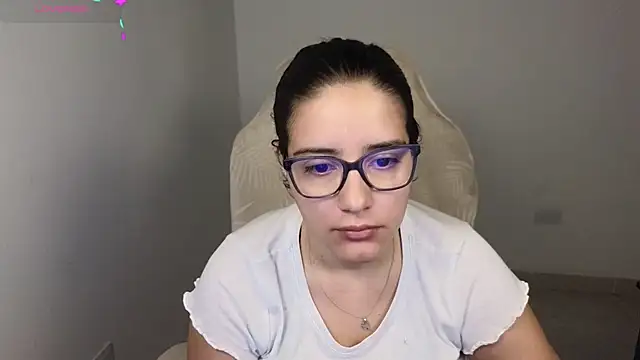 Snapshot of blue__moon_ chatting on 11-24-25, 01:22 blue moon online show from 11-24-25, 01:22