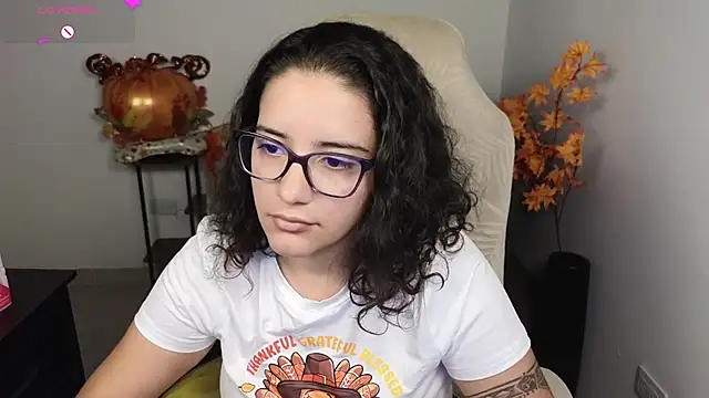 Snapshot of blue__moon_ chatting on 11-28-25, 06:49 blue moon online show from 11-28-25, 06:49