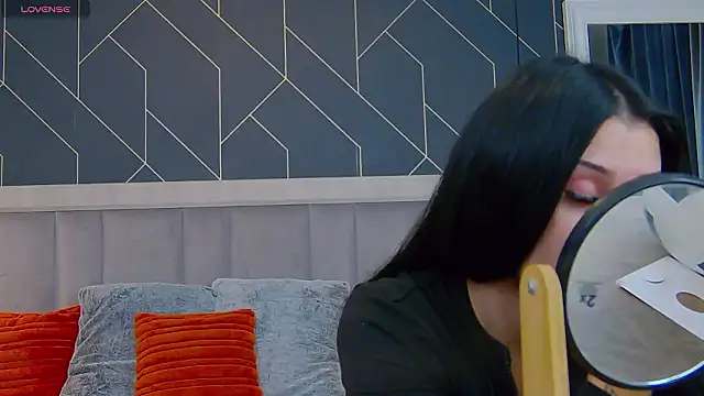 EmyLaveau online show from 01-15-26, 05:56