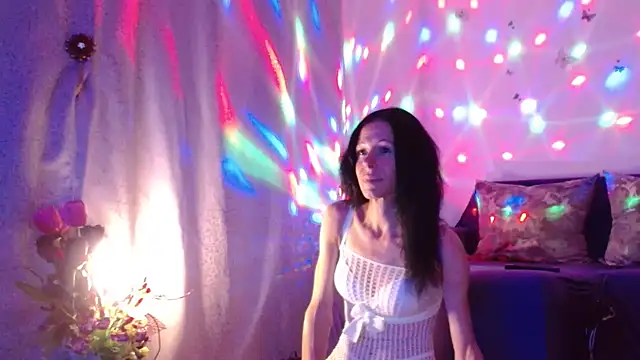 Snapshot of ElysaSun chatting on 09-13-25, 05:46 ElysaSun online show from 09-13-25, 05:46