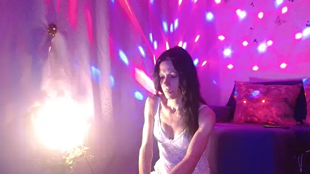 Snapshot of ElysaSun chatting on 11-16-25, 06:13 ElysaSun online show from 11-16-25, 06:13