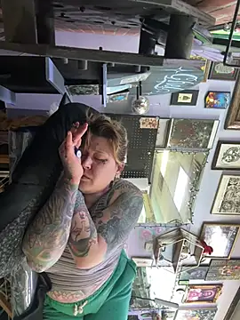 Snapshot of evacheers chatting on 02-02-25, 10:28 evacheers online show from 02-02-25, 10:28