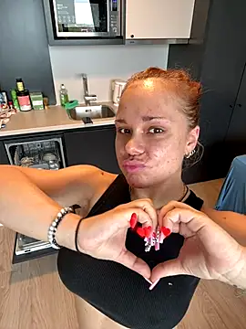 Snapshot of PennyPrincess chatting on 10-15-25, 09:09 PennyPrincess online show from 10-15-25, 09:09