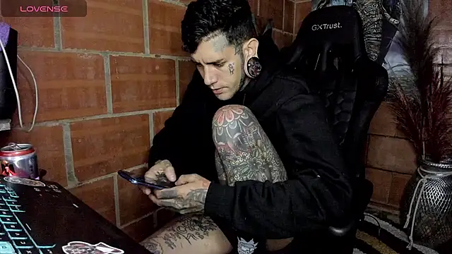 Snapshot of josh__ackerman chatting on 02-15-25, 03:42 josh ackerman online show from 02-15-25, 03:42